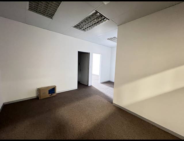 52M² OFFICE TO LET IN SEA POINT